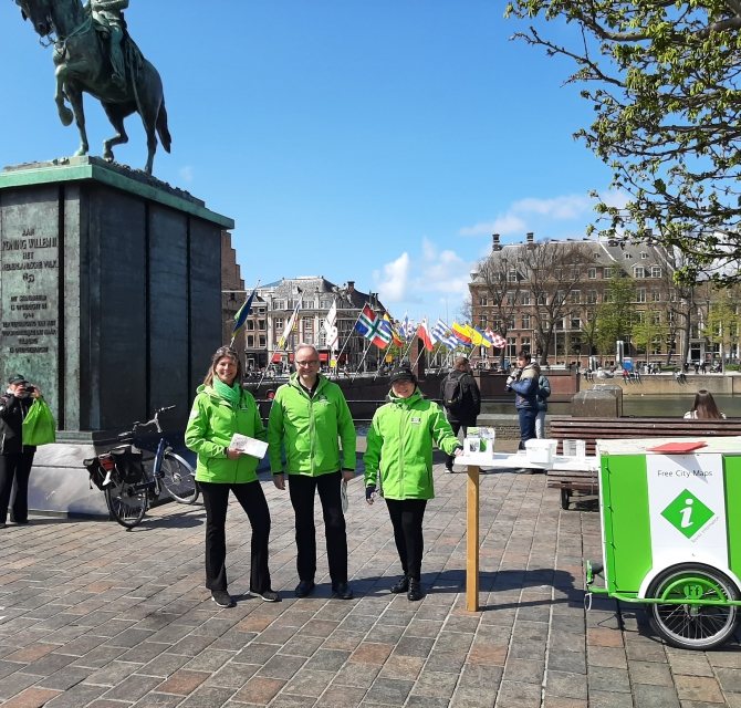 City Hosts met bakfiets op Buitenhof