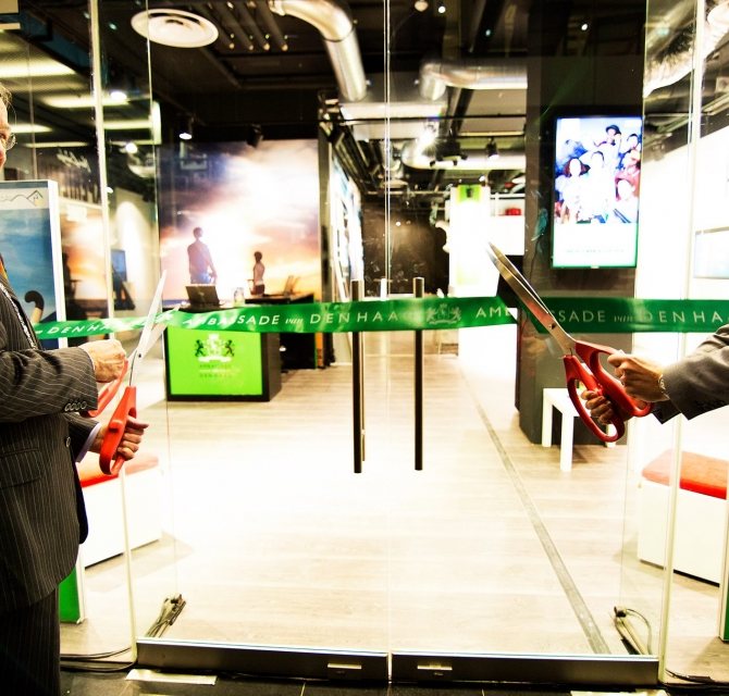 Burgemeester opening Ambassade van Den Haag 2013